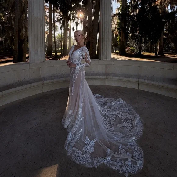 Elegant White Lace Wedding Dress - Picture 6 of 7